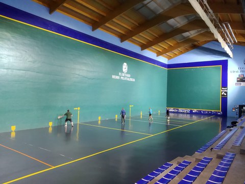 A partir de mañana se podrán utilizar el frontón y la cancha de squash