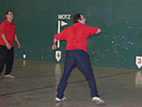 Campeonato de pelota de cuatro y medio para adultos