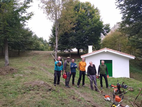 El sábado limpiamos el terreno público de Egoarbitza