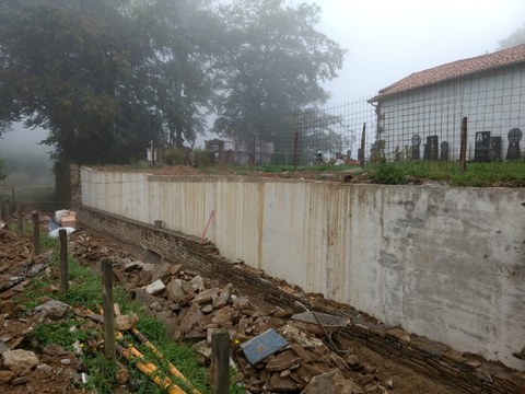 En el plazo de un mes la pared del cementerio estará terminada