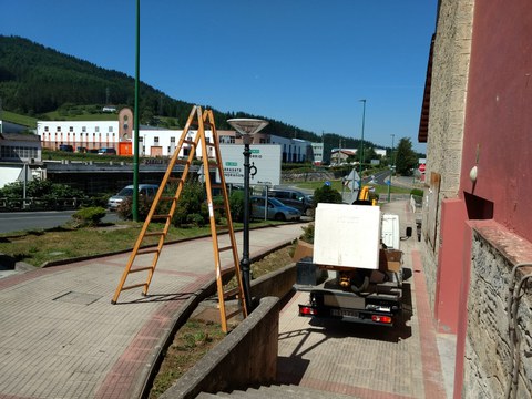 Han comenzado a cambiar las antiguas luminarias de vapor de sodio de Elgeta