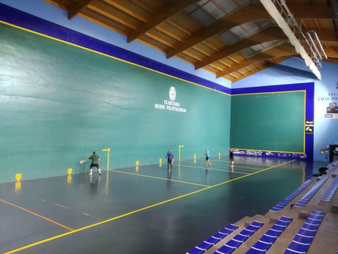 No se podrán reservar ni el frontón ni cancha de squash