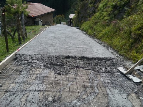 Se ha hormigonado el camino que lleva a Zalbide