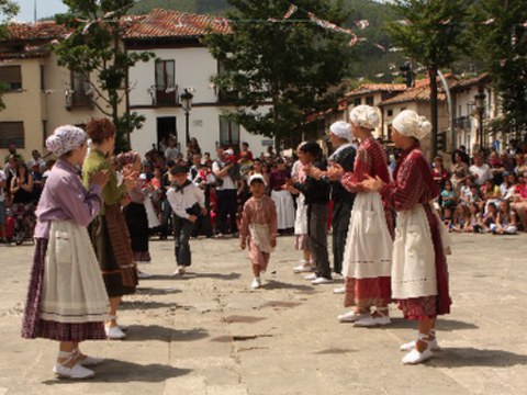 Euskal dantzen ikastaroa